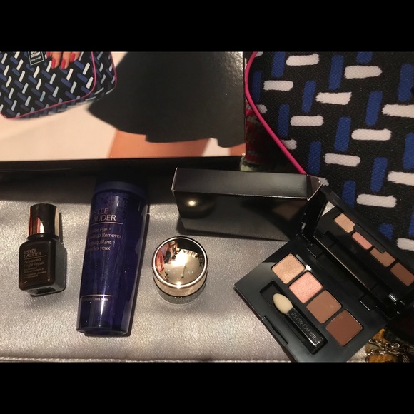 Sold 🚫⛔️Estée Lauder 5 pieces - Picture 2 of 4
